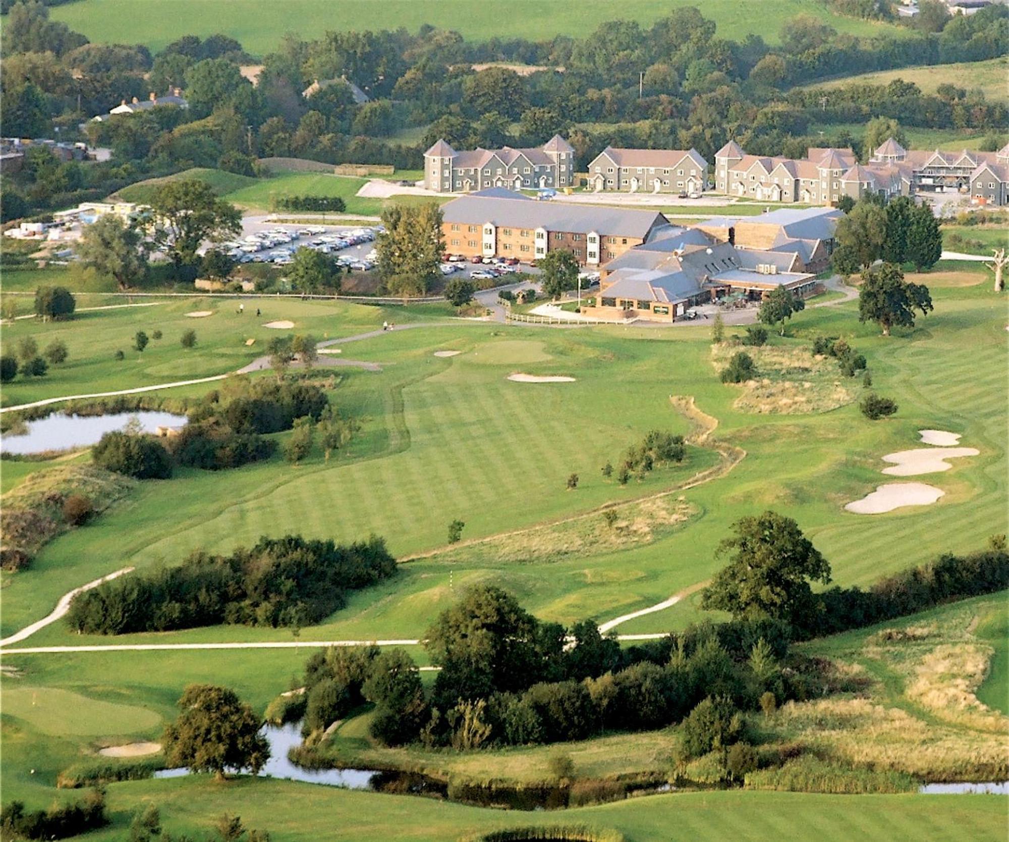 The Wiltshire Hotel, Golf And Leisure Resort Swindon Exterior foto